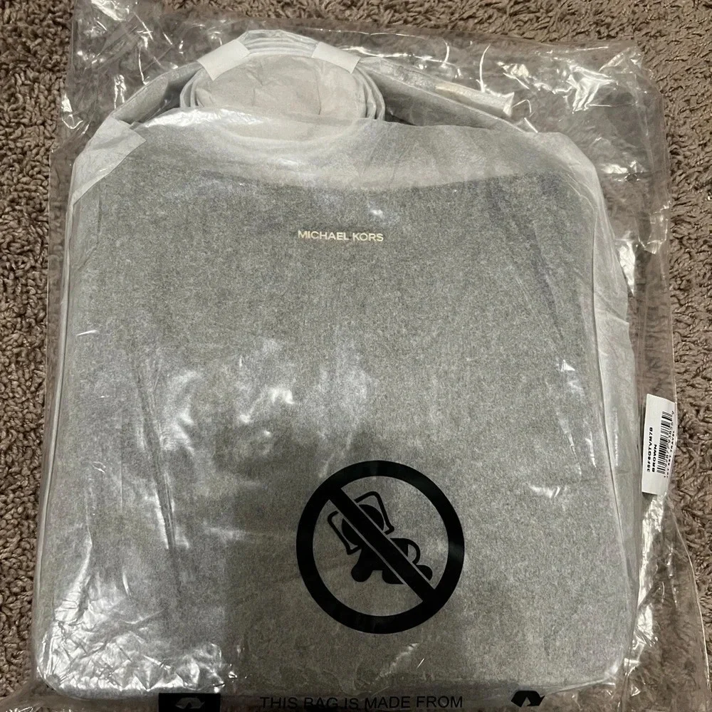 NWT Jet Set Travel Large Logo Messenger Bag